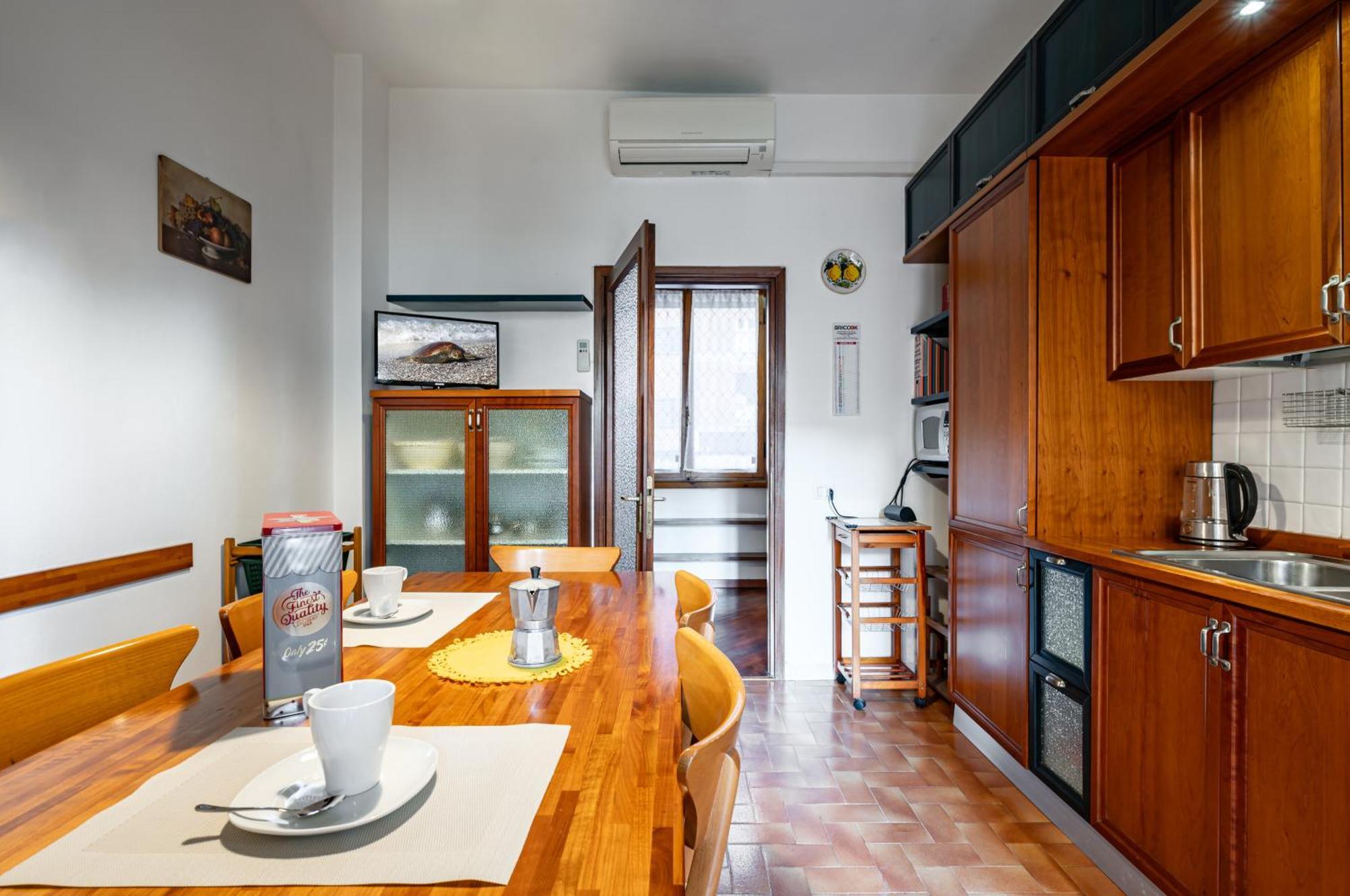 Visarno & Roomy Flat X6 With Parking Apartamento Florencia