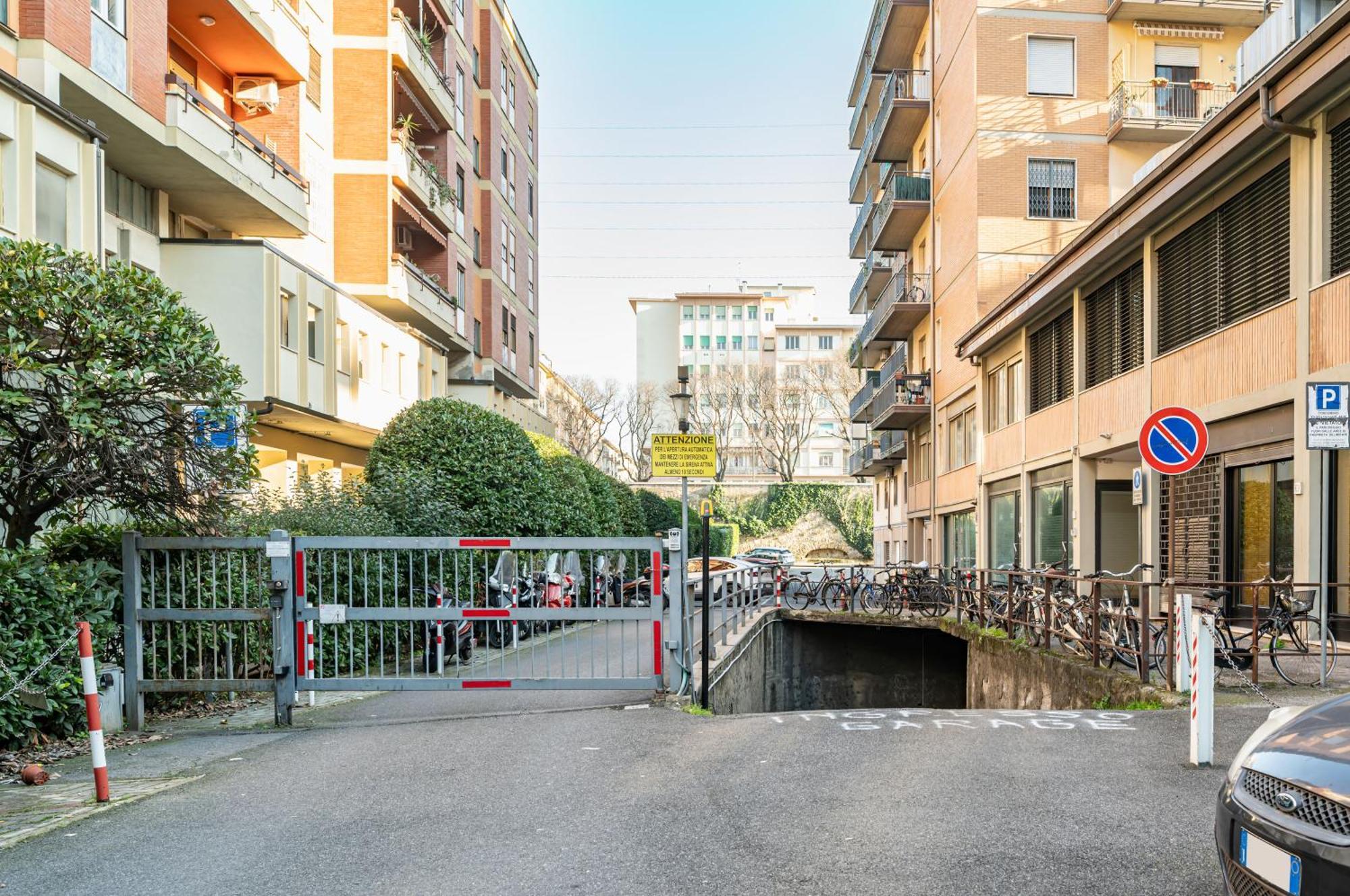 Visarno & Roomy Flat X6 With Parking Apartamento
